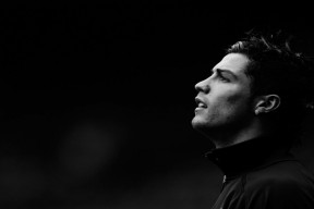 马拉多纳纪念赛在那不勒斯举行 球场内外全部穿10号球衣