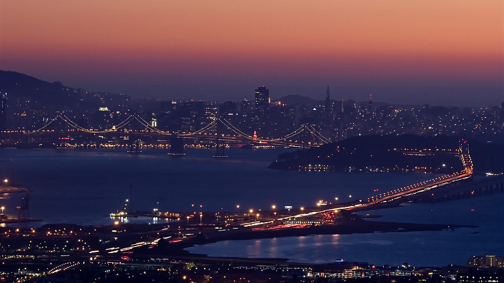 华体会官网-“腰旗美式橄榄球赛：东部新区赛场激烈对抗，观众热情高涨”