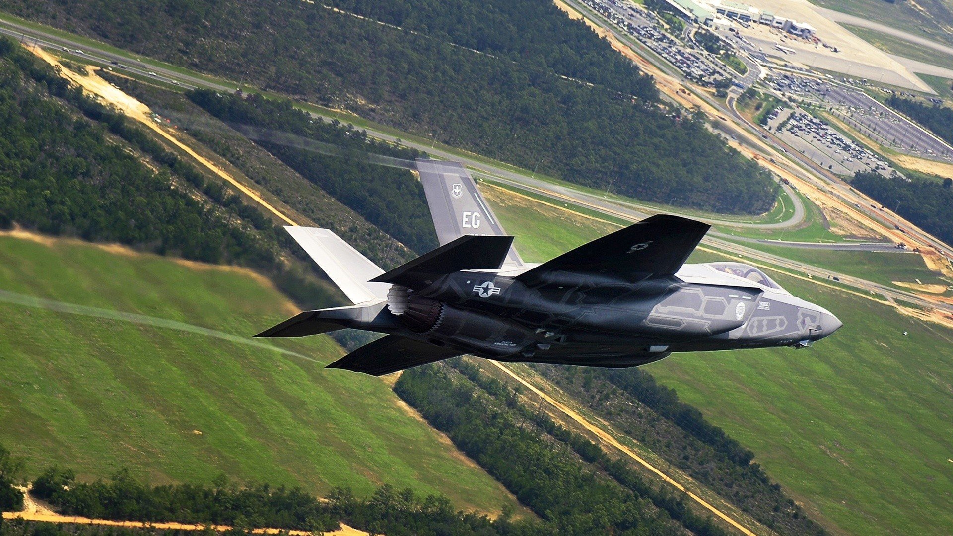 华体会官网-“腰旗美式橄榄球赛：东部新区赛场激烈对抗，观众热情高涨”